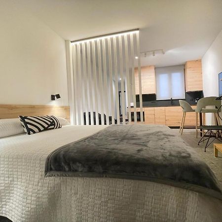 Apartamentos Mk77 Leon - Lahoz Bagian luar foto