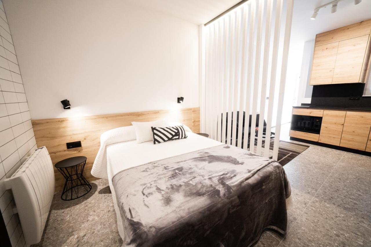 Apartamentos Mk77 Leon - Lahoz Bagian luar foto